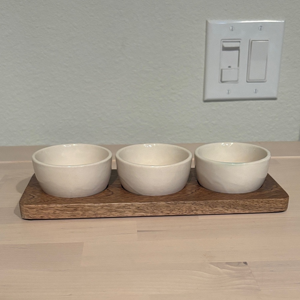 NWOT Dipping Bowl set